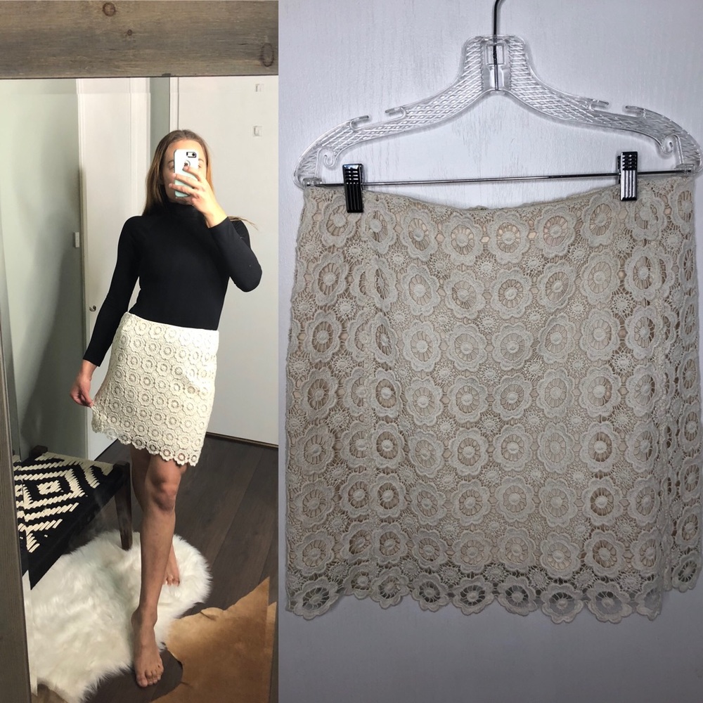 Flower lace mini skirt